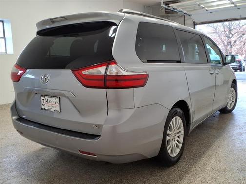 2016 Toyota Sienna XLE