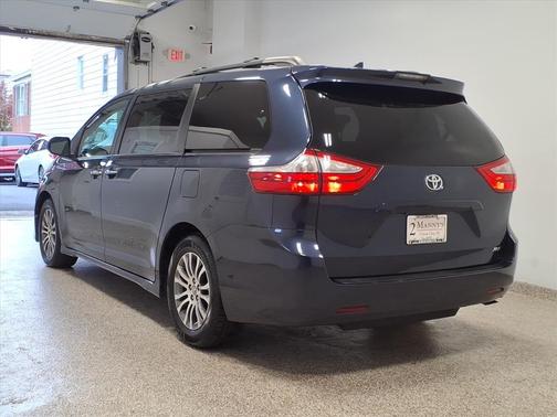2019 Toyota Sienna XLE