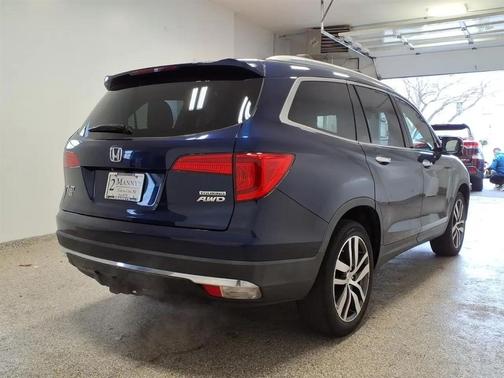 BLU 2017 Honda Pilot Touring