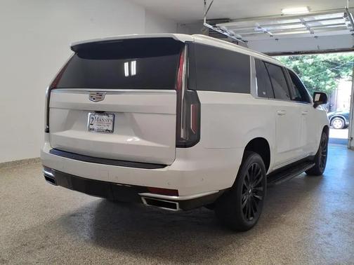Crystal White Tricoat 2021 Cadillac Escalade ESV Premium Luxury