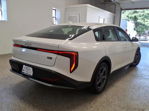 Snow White Pearl 2025 Kia K4 LXS