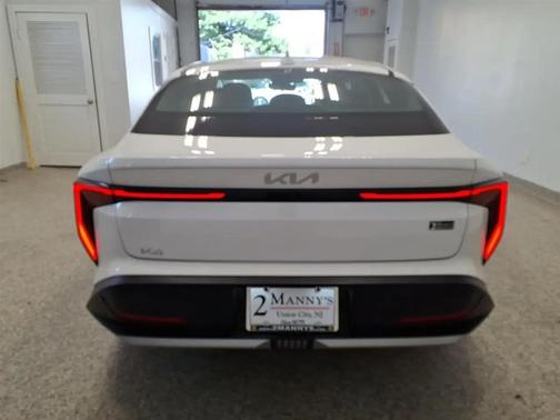 Snow White Pearl 2025 Kia K4 LXS