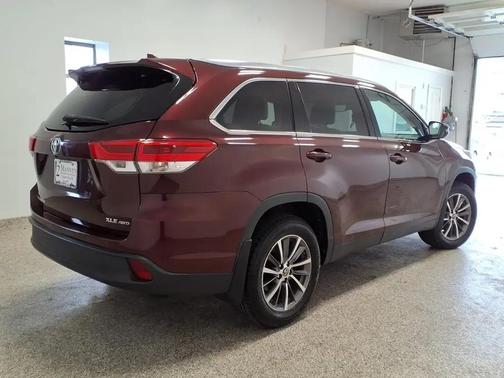 MAR 2019 Toyota Highlander SE