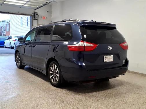 2018 Toyota Sienna LE