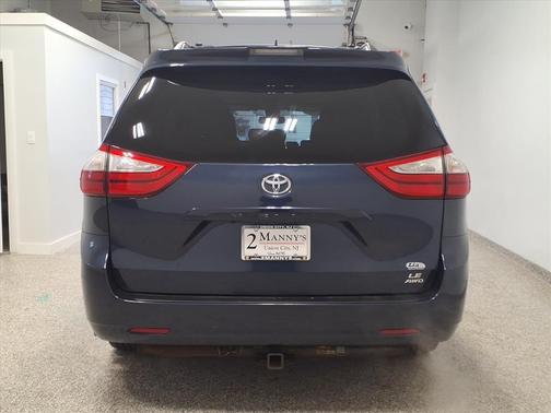 2018 Toyota Sienna LE