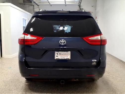 2018 Toyota Sienna LE