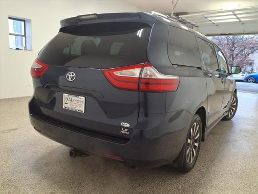 2018 Toyota Sienna LE