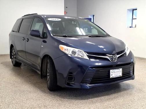 2018 Toyota Sienna LE