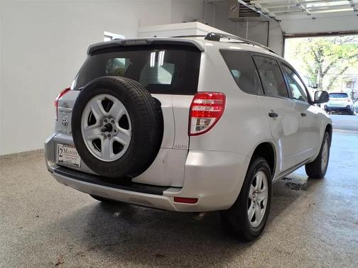 SIL 2010 Toyota RAV4 Base