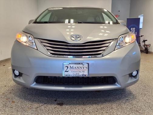2016 Toyota Sienna XLE