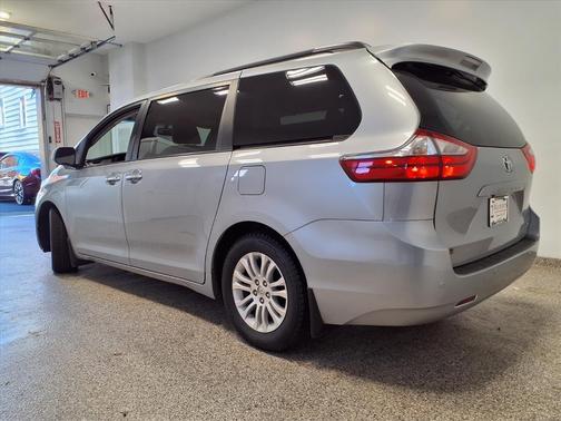 2016 Toyota Sienna XLE