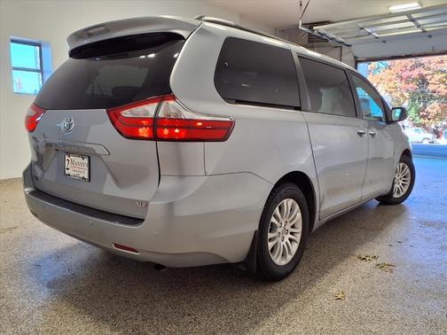 2016 Toyota Sienna XLE