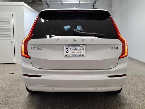 2023 Volvo XC90 B5 Core