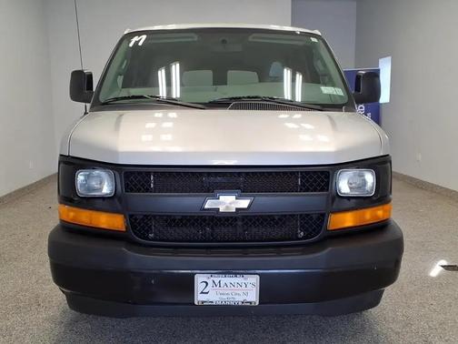 SILVER ICE METALLIC 2017 Chevrolet Express 3500 LS