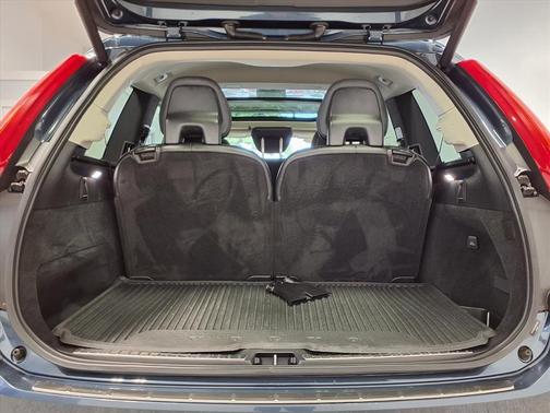 2021 Volvo XC90 T5 Momentum