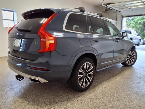 2021 Volvo XC90 T5 Momentum