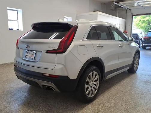 Radiant Silver Metallic 2020 Cadillac XT4 Premium Luxury