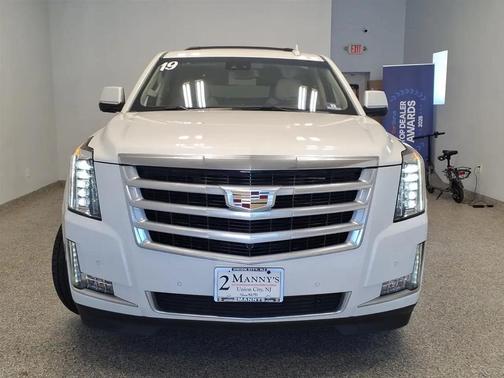 WHI 2019 Cadillac Escalade ESV Luxury