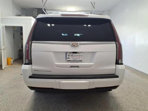 WHI 2019 Cadillac Escalade ESV Luxury