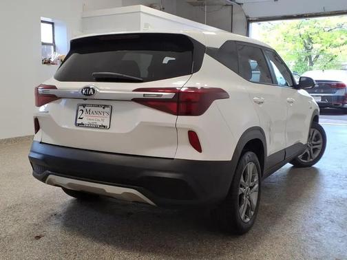Snow White Pearl 2021 Kia Seltos LX