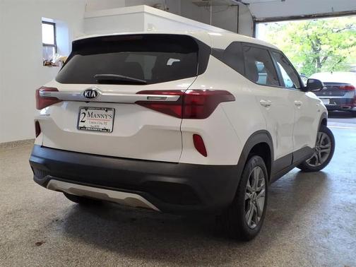 Snow White Pearl 2021 Kia Seltos LX
