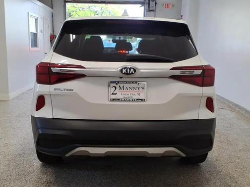 Snow White Pearl 2021 Kia Seltos LX