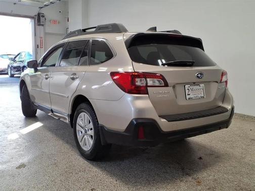 GRY 2018 Subaru Outback 2.5i Premium