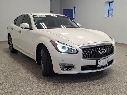 2019 INFINITI Q70 3.7X LUXE