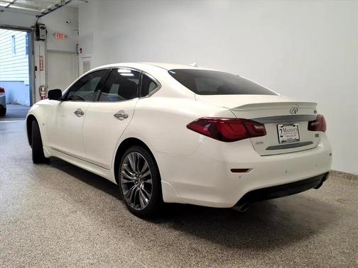 2019 INFINITI Q70 3.7X LUXE