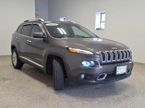 Granite Crystal Metallic Clearcoat 2016 Jeep Cherokee Latitude