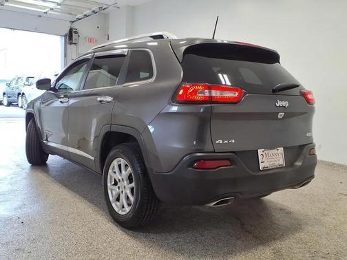 Granite Crystal Metallic Clearcoat 2016 Jeep Cherokee Latitude