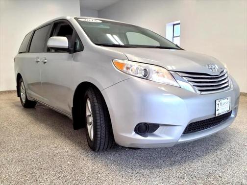 2016 Toyota Sienna LE