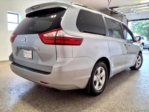 2016 Toyota Sienna LE