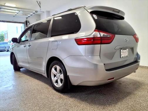 2016 Toyota Sienna LE