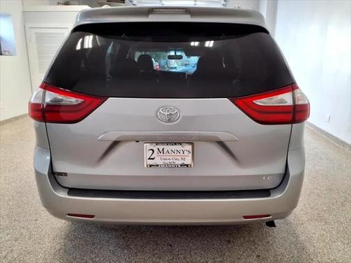 2016 Toyota Sienna LE