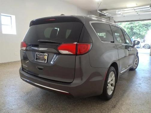 Granite Crystal Metallic Clearcoat 2017 Chrysler Pacifica Touring-L