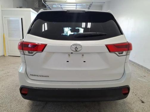 2019 Toyota Highlander LE I4