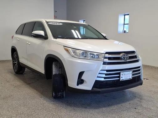 2019 Toyota Highlander LE I4