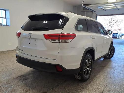 2019 Toyota Highlander LE I4
