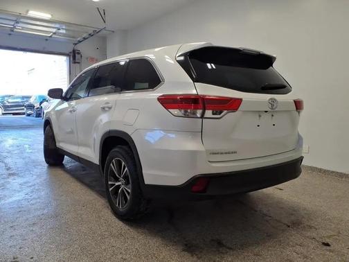 2019 Toyota Highlander LE I4
