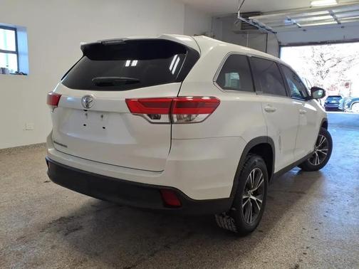 2019 Toyota Highlander LE I4