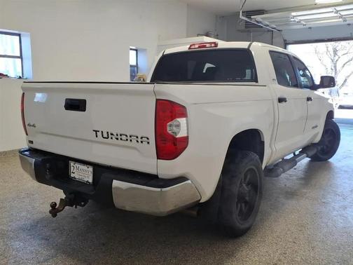 SUPER WHITE 2018 Toyota Tundra SR5