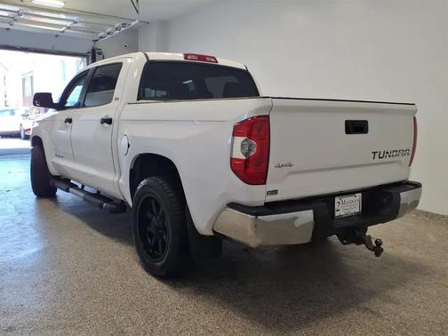 SUPER WHITE 2018 Toyota Tundra SR5