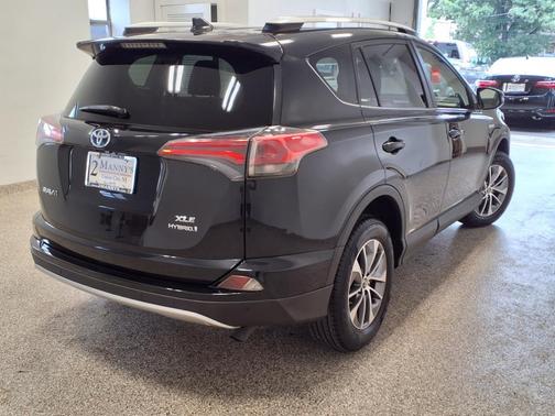 2016 Toyota RAV4 Hybrid XLE