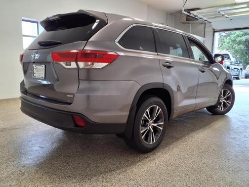 2018 Toyota Highlander LE