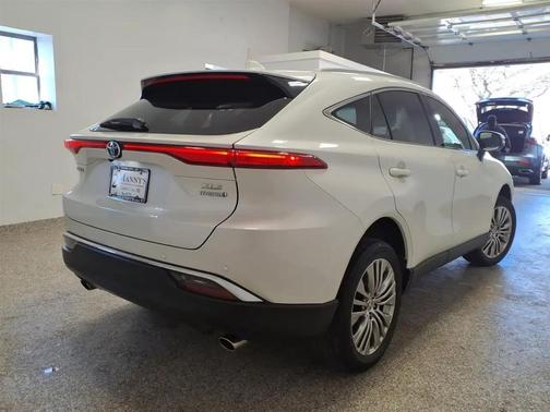 Blizzard Pearl 2022 Toyota Venza XLE