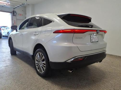 Blizzard Pearl 2022 Toyota Venza XLE