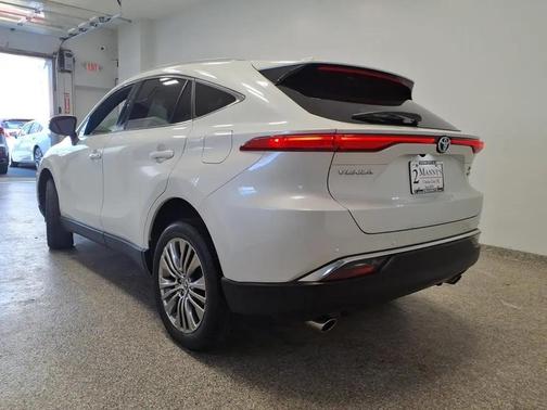 Blizzard Pearl 2022 Toyota Venza XLE