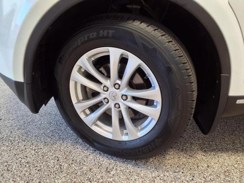 2014 INFINITI QX70 Base