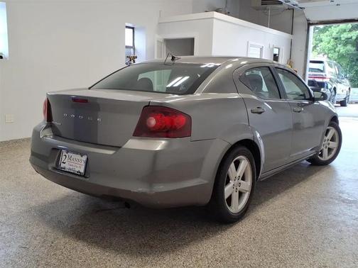 Black Clearcoat 2013 Dodge Avenger SE